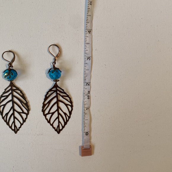 Tree hugger Handcrafted bronze leaf earrings blue beads - Picture 4 of 5